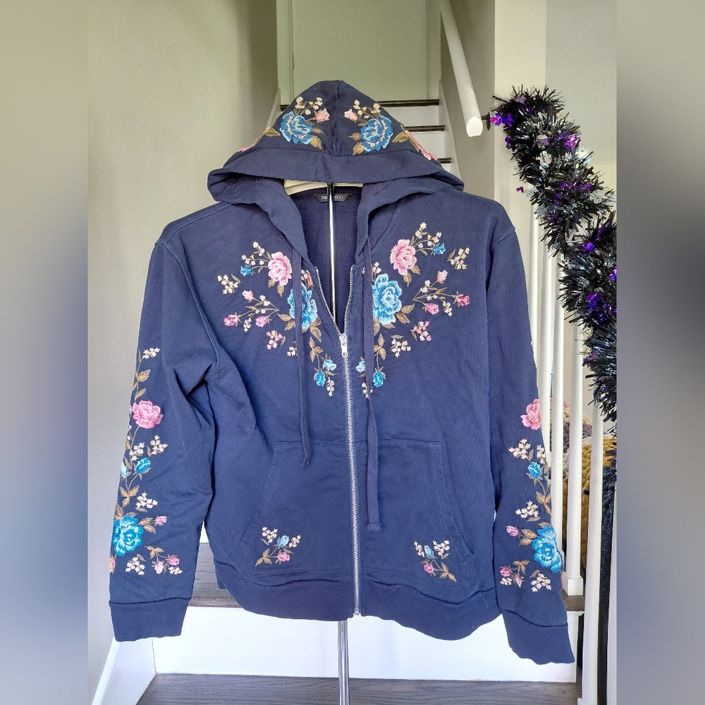 DRIFTWOOD Navy Hoodie with Floral Embroidery M